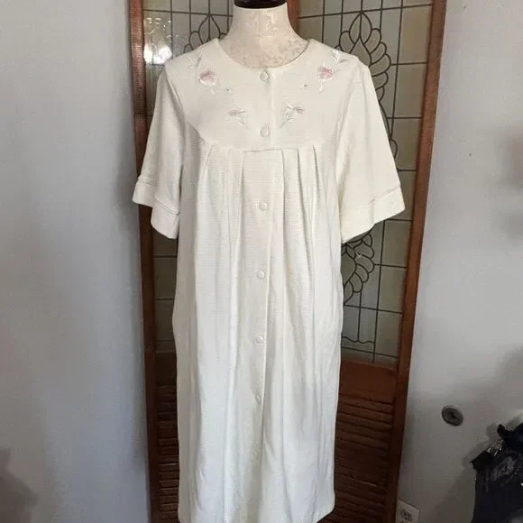 Miss Elaine Waffle Knit Button Snap Embroidered Medium Length Robe Size M - Picture 2 of 16